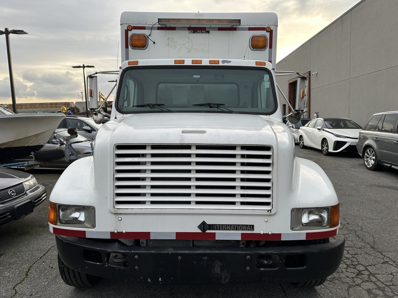 2001 International 4700 LP & Intercontinental Truck Body Box
