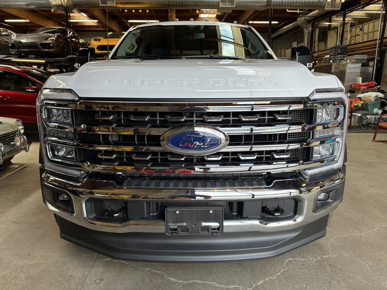 Ford Super Duty F-550 DRW Lariat Crew Cab Flat Deck 4x4 203 WB