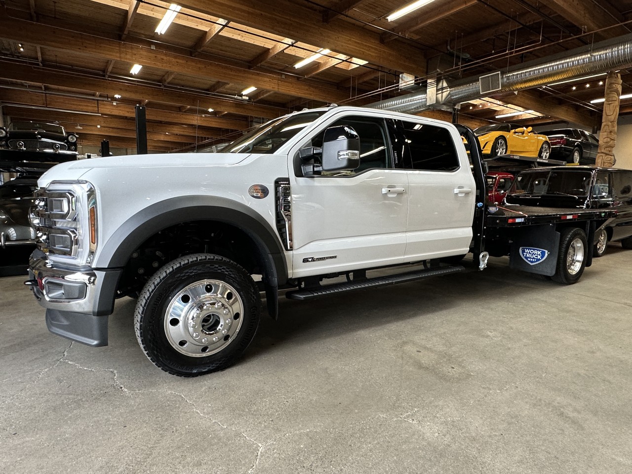 2024 Ford Super Duty F-550 DRW Lariat Crew Cab Flat Deck 4x4 203 WB - Vancouver BC