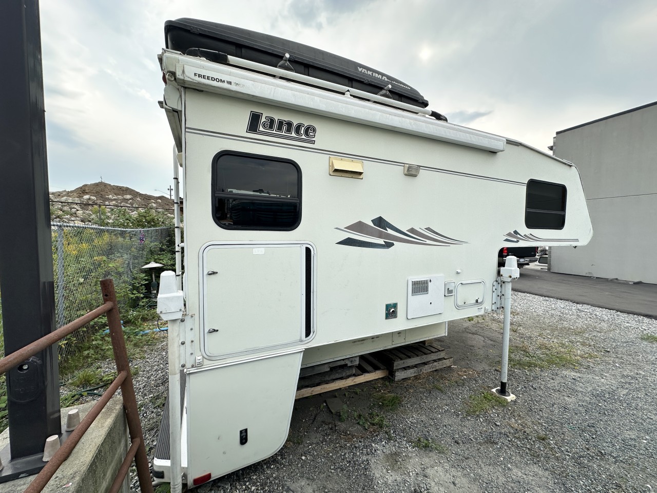 2004 Lance Max 981 Camper